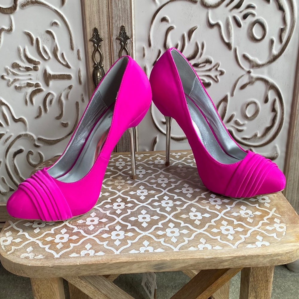 Qupid Hot Pink Pleated Heels